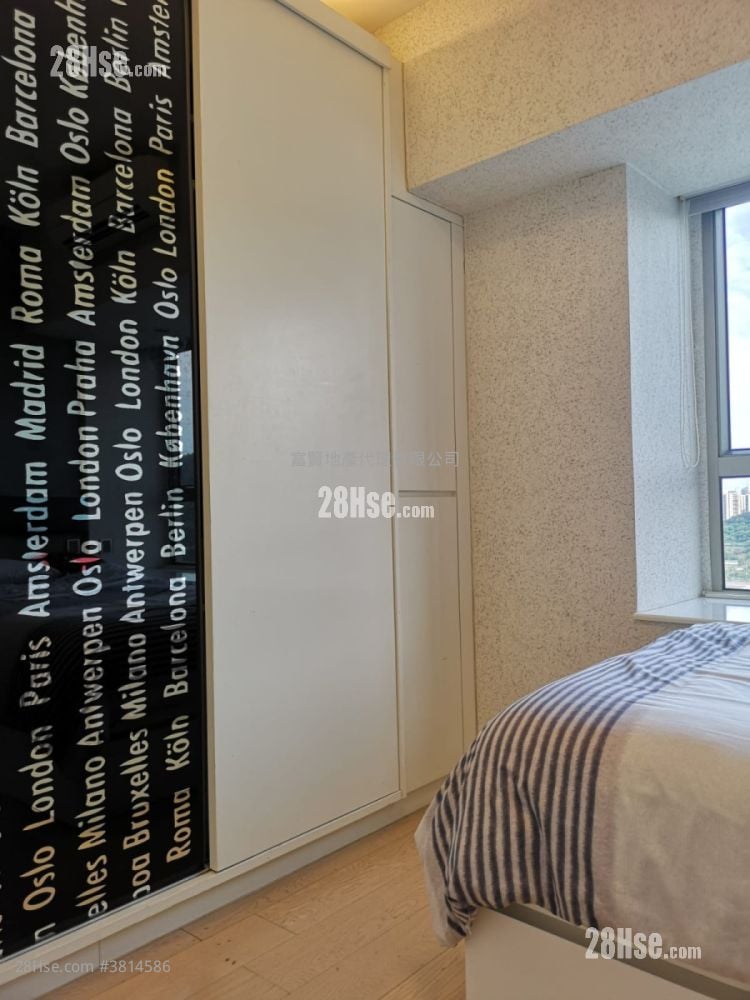 Golden Villa Sell 4 Bedrooms , 3 Bathrooms 2,110 ft²