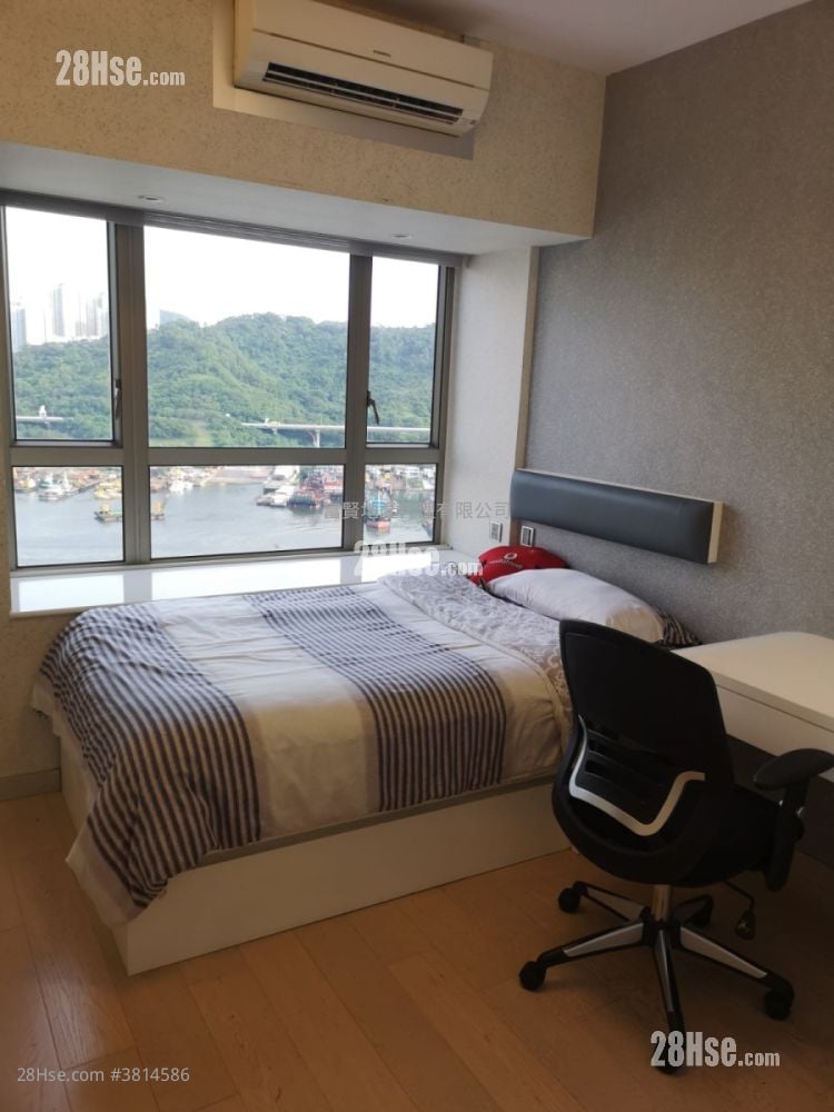 Golden Villa Sell 4 Bedrooms , 3 Bathrooms 2,110 ft²