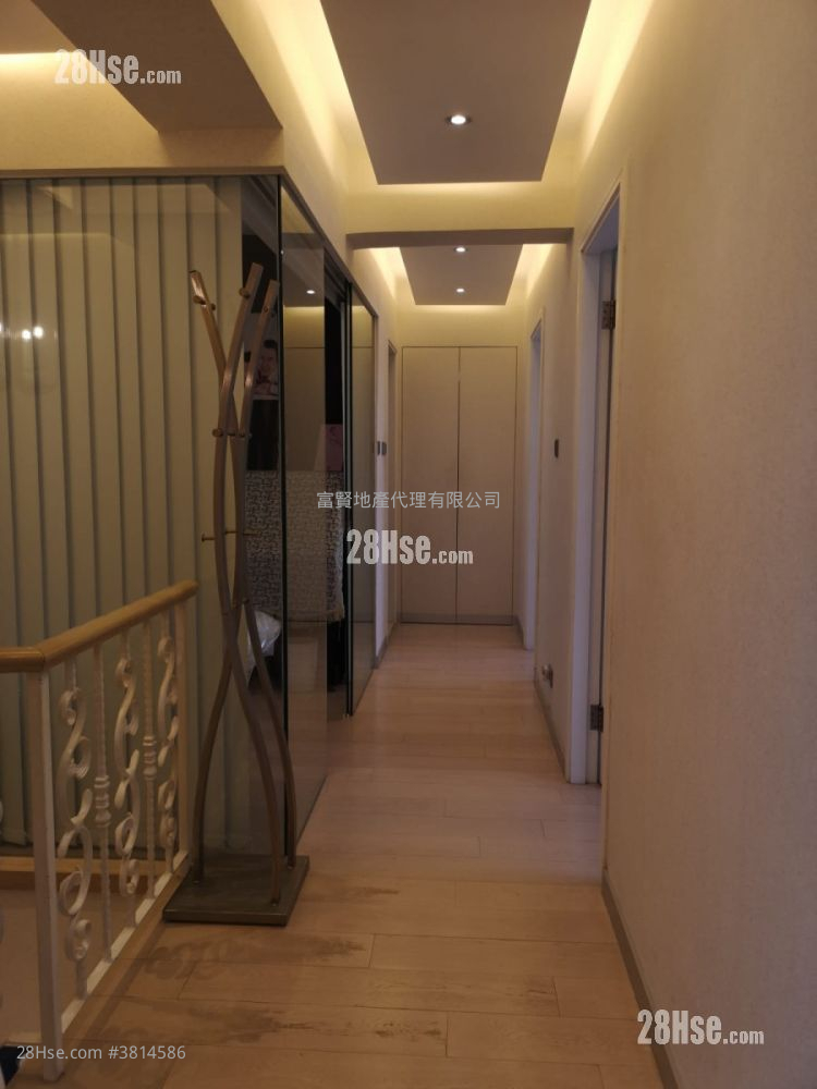 Golden Villa Sell 4 Bedrooms , 3 Bathrooms 2,110 ft²