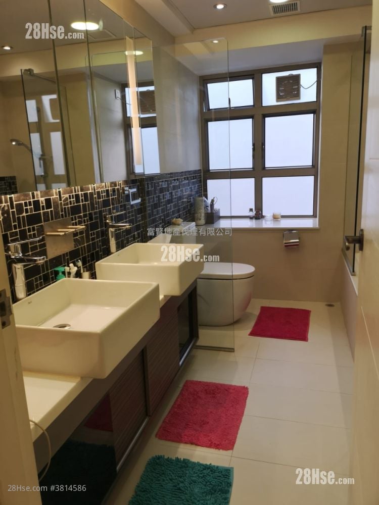 Golden Villa Sell 4 Bedrooms , 3 Bathrooms 2,110 ft²