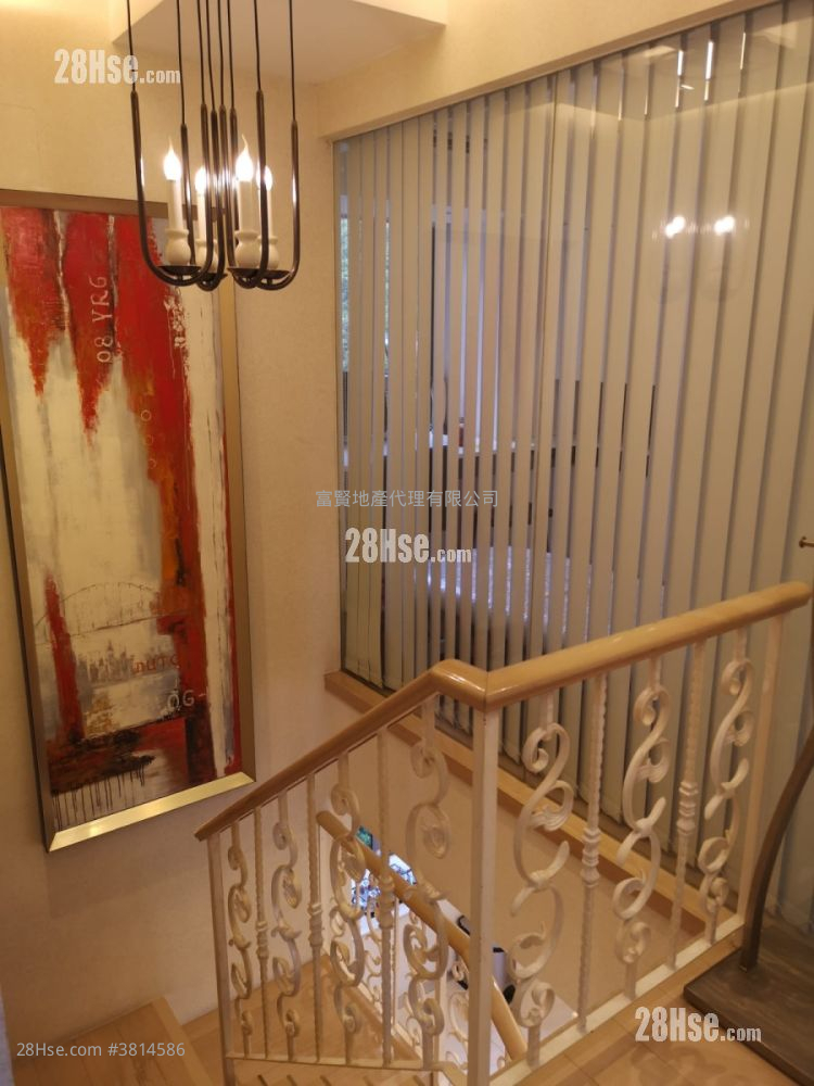 Golden Villa Sell 4 Bedrooms , 3 Bathrooms 2,110 ft²