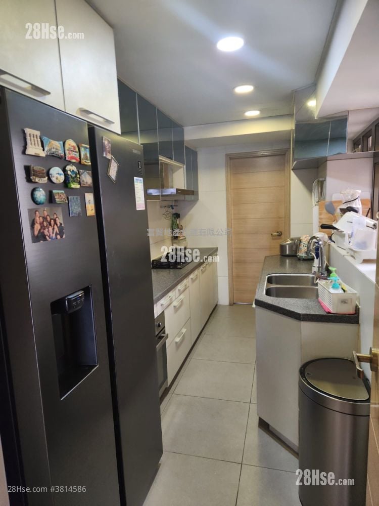 Golden Villa Sell 4 Bedrooms , 3 Bathrooms 2,110 ft²