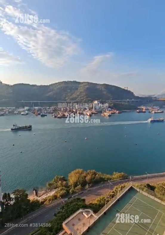 Golden Villa Sell 4 Bedrooms , 3 Bathrooms 2,110 ft²