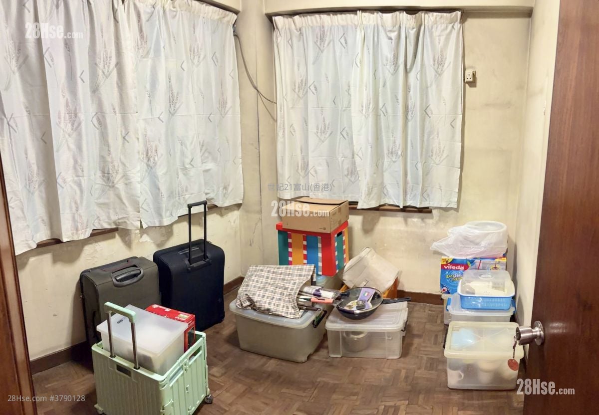 Evergreen Towers Sell 3 Bedrooms , 1 Bathroom 527 ft²