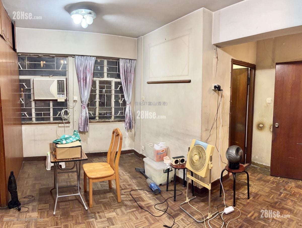 Evergreen Towers Sell 3 Bedrooms , 1 Bathroom 527 ft²