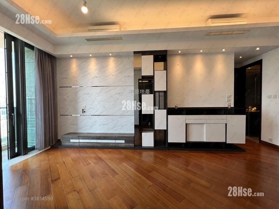 Ultima Sell 902 ft²