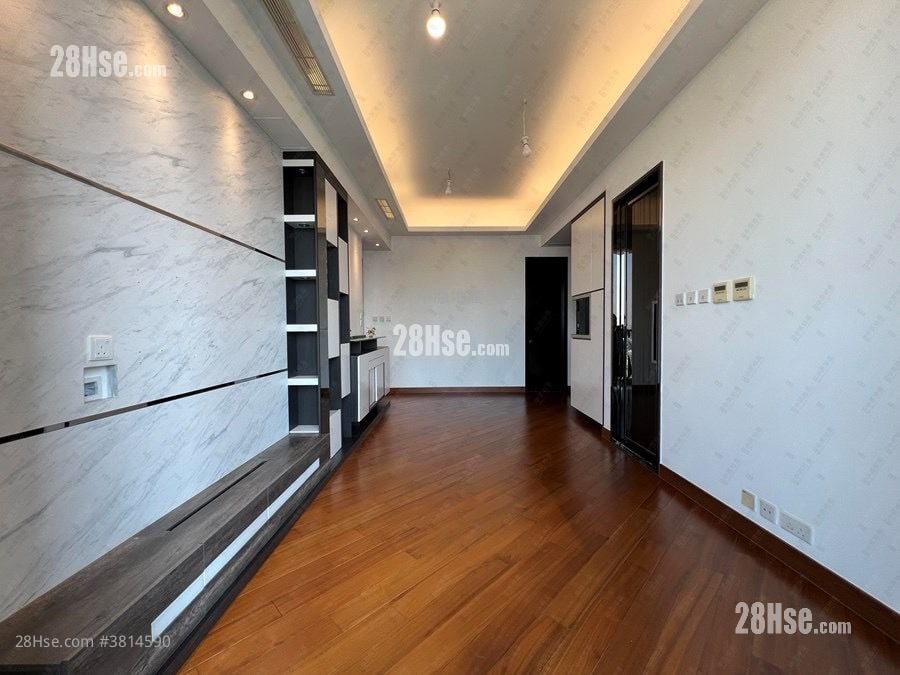 Ultima Sell 902 ft²