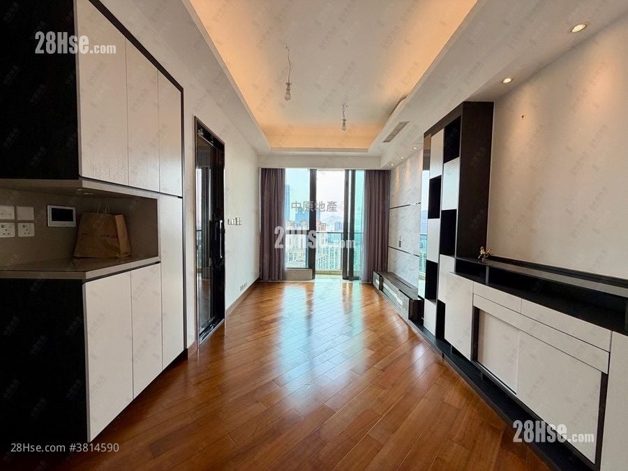 Ultima Sell 902 ft²