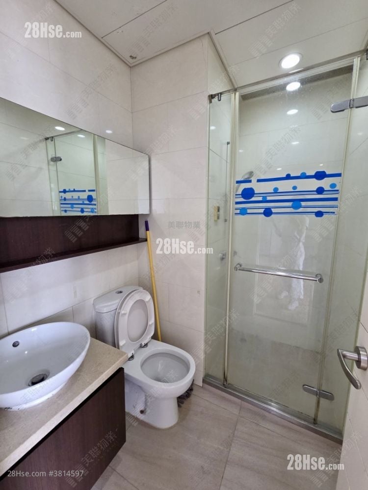 浴室: 立坊 租盘 1 房 , 1 浴室 305 平方尺