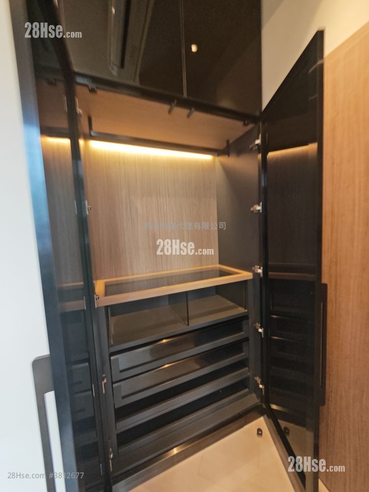 The Vantage Sell 2 Bedrooms , 1 Bathroom 381 ft²