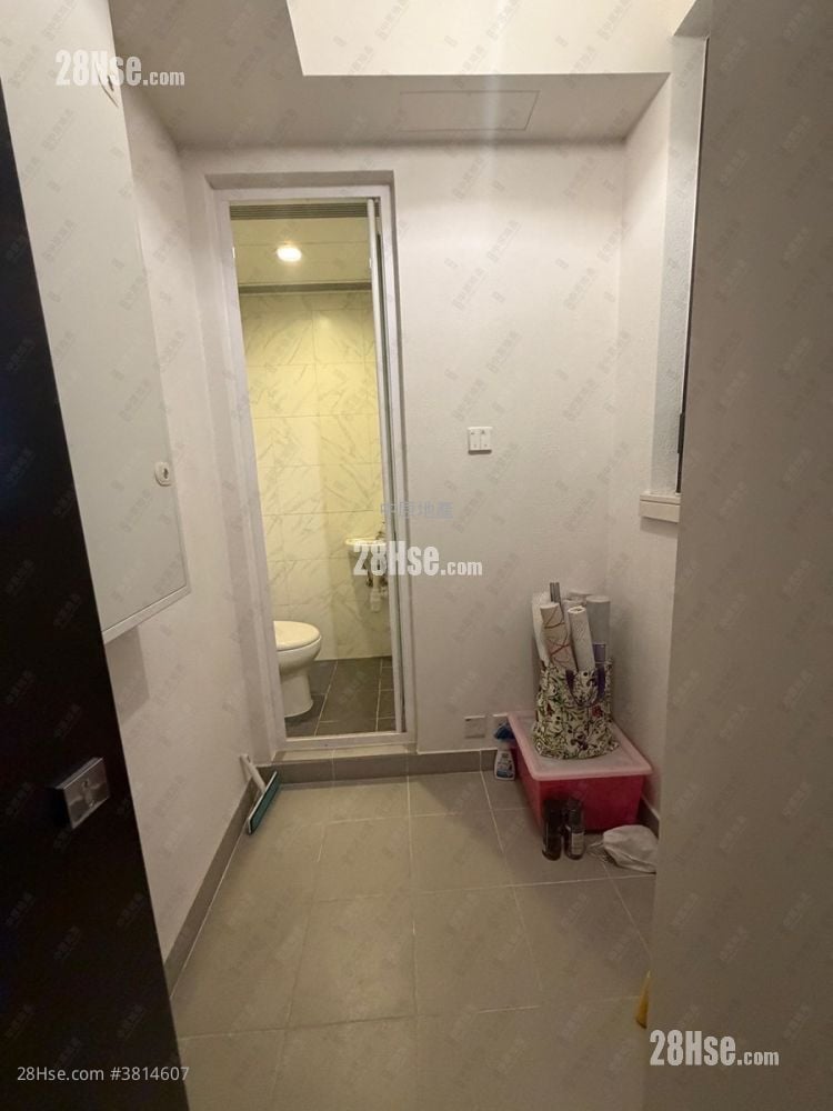 Ultima Sell 1,066 ft²