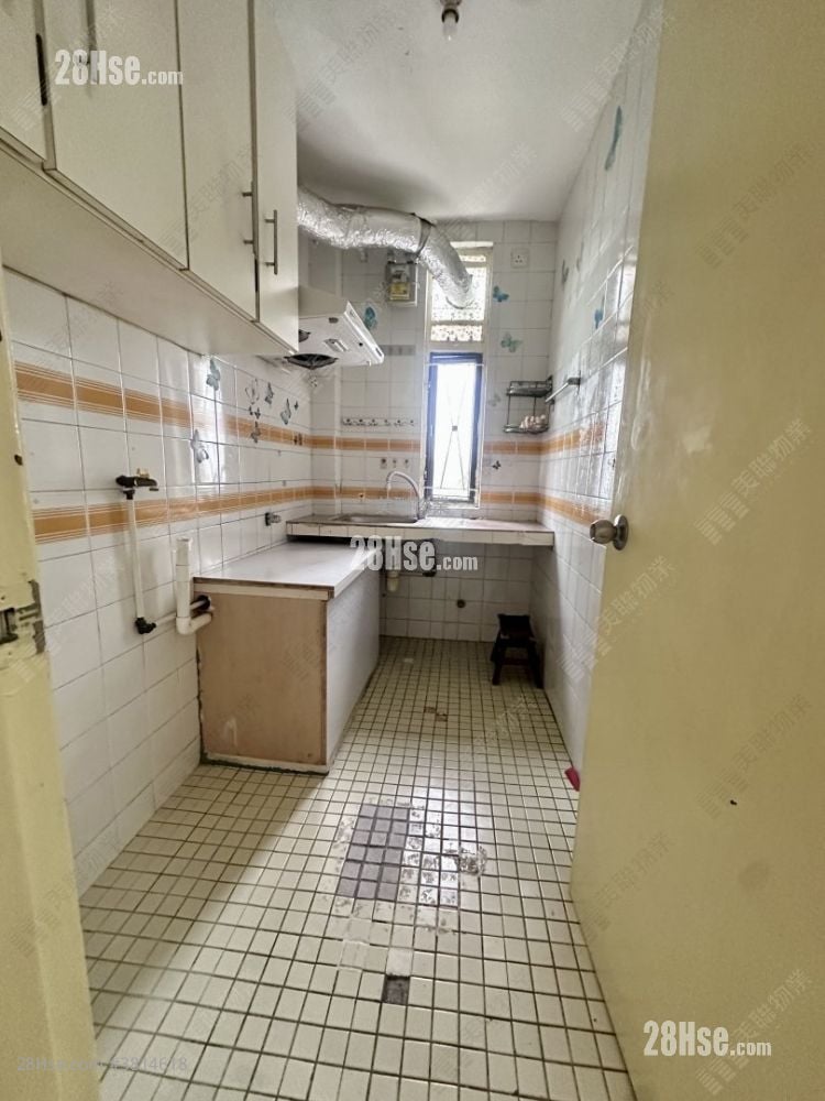 厨房: 绿杨新邨 租盘 2 房 , 1 浴室 445 平方尺