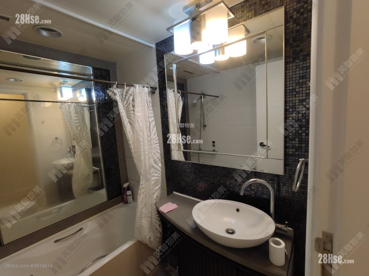 The Capitol Sell 3 Bedrooms , 2 Bathrooms 708 ft²