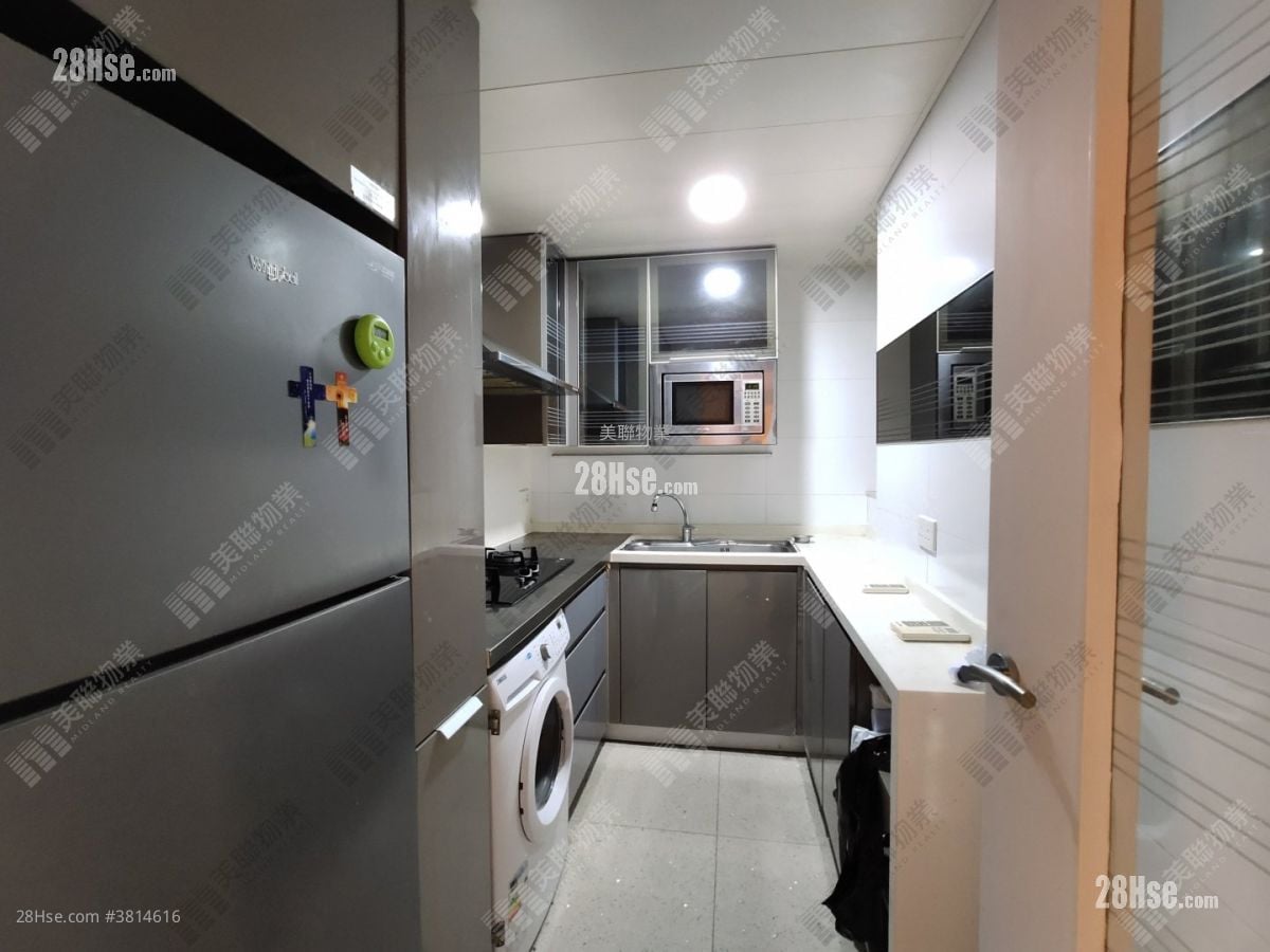 The Capitol Sell 3 Bedrooms , 2 Bathrooms 708 ft²