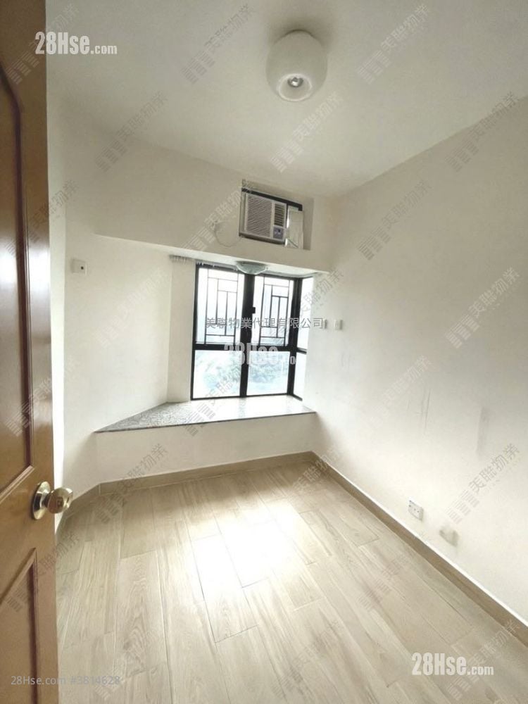 Nan Fung Plaza Sell 3 Bedrooms , 2 Bathrooms 724 ft²
