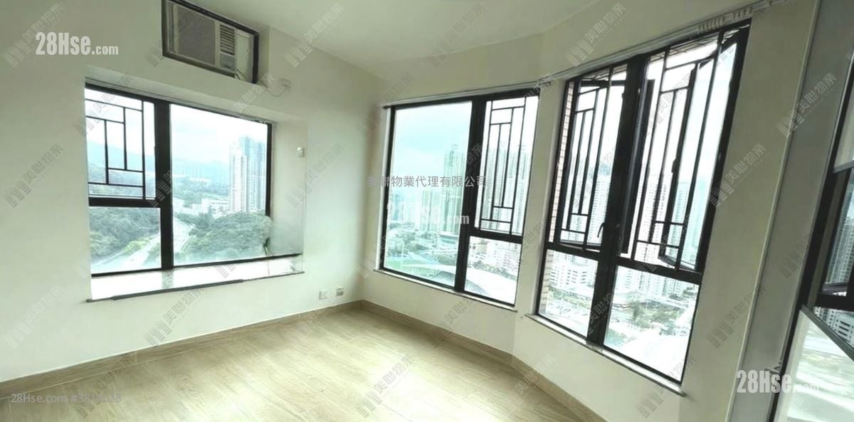 Nan Fung Plaza Sell 3 Bedrooms , 2 Bathrooms 724 ft²
