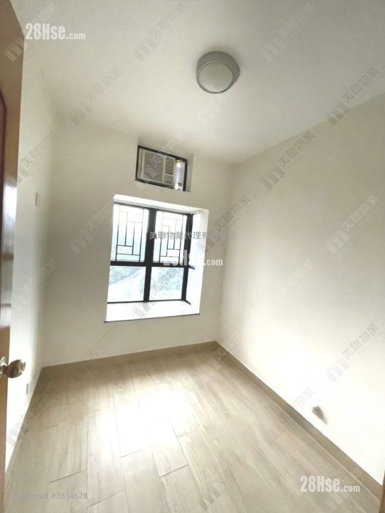 Nan Fung Plaza Sell 3 Bedrooms , 2 Bathrooms 724 ft²