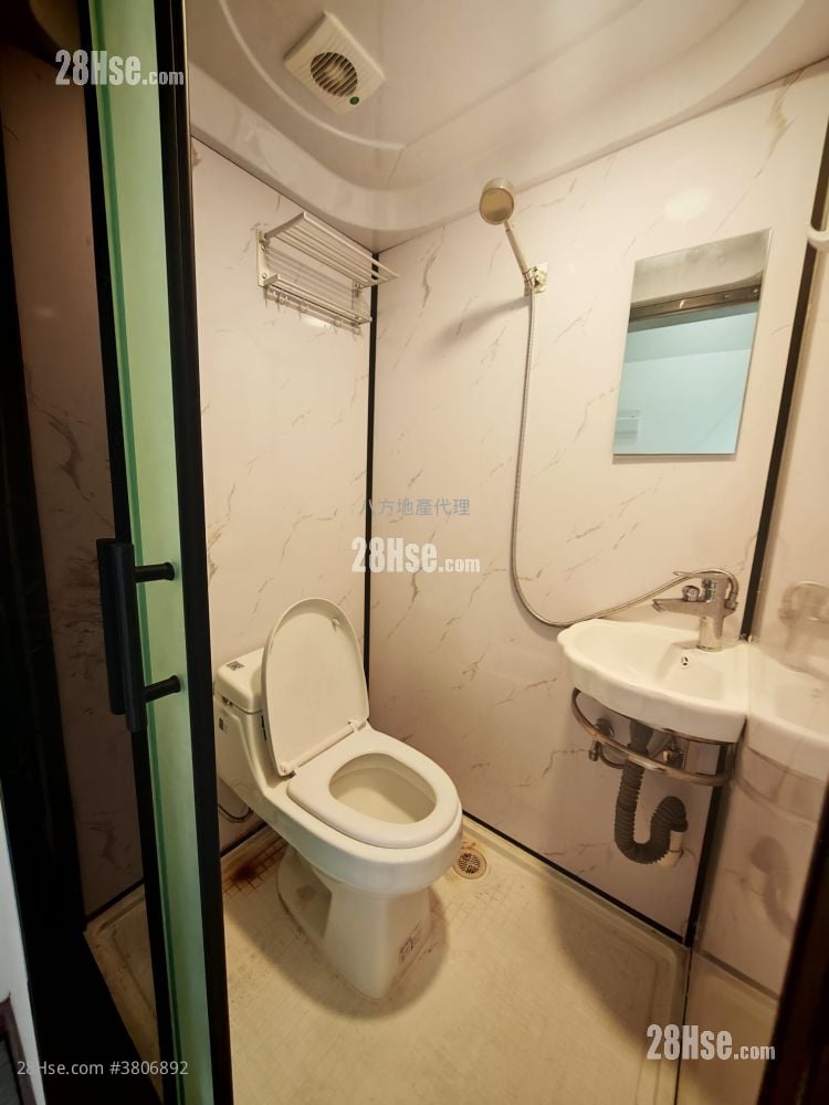 Kwun Tong Industrial Building Rental Studio , 1 Toilet