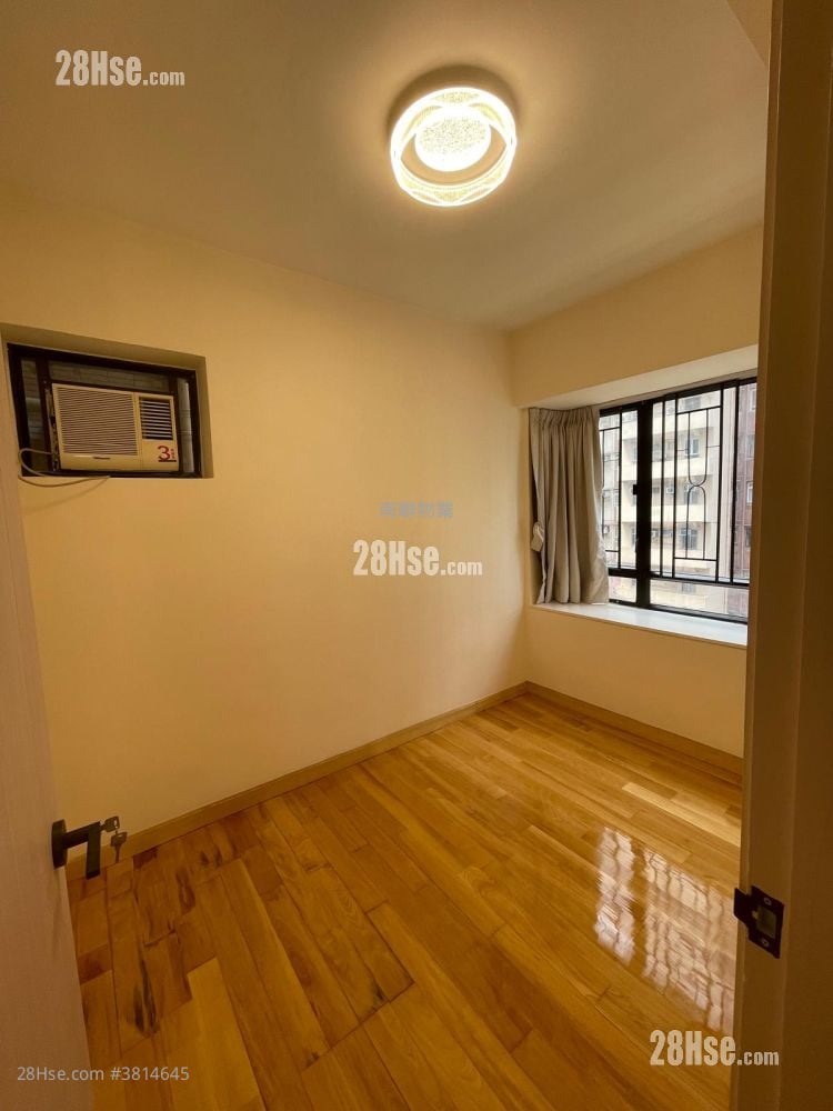 Roca Centre Rental 3 Bedrooms , 1 Bathroom 537 ft²