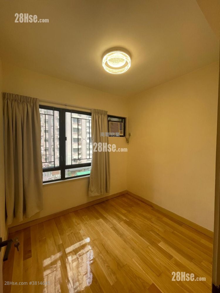 Roca Centre Rental 3 Bedrooms , 1 Bathroom 537 ft²