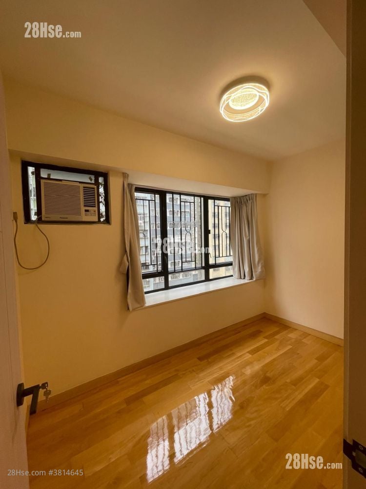 Roca Centre Rental 3 Bedrooms , 1 Bathroom 537 ft²