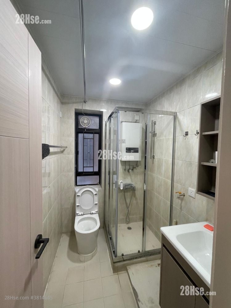 Roca Centre Rental 3 Bedrooms , 1 Bathroom 537 ft²