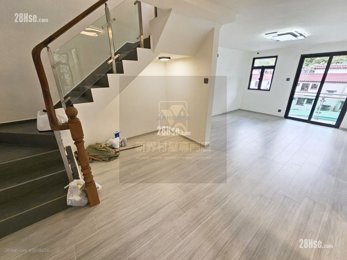 Village Sell 700 ft²