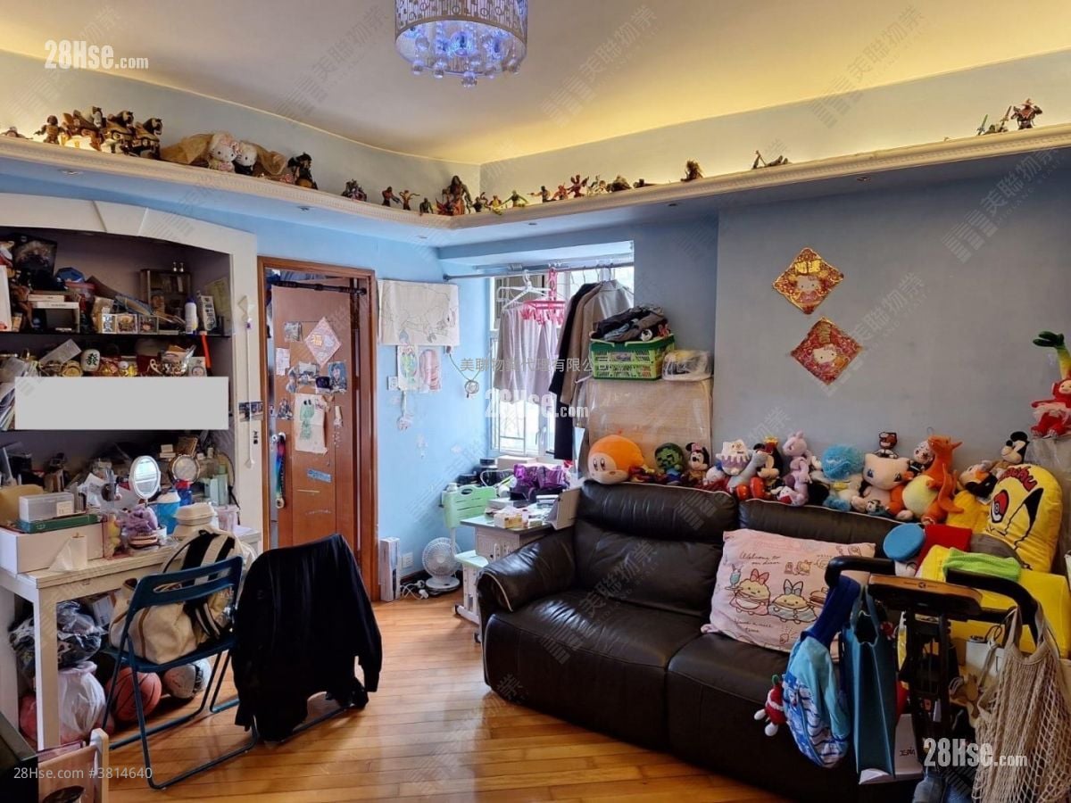 Kam Fung Garden Sell 2 Bedrooms 375 ft²