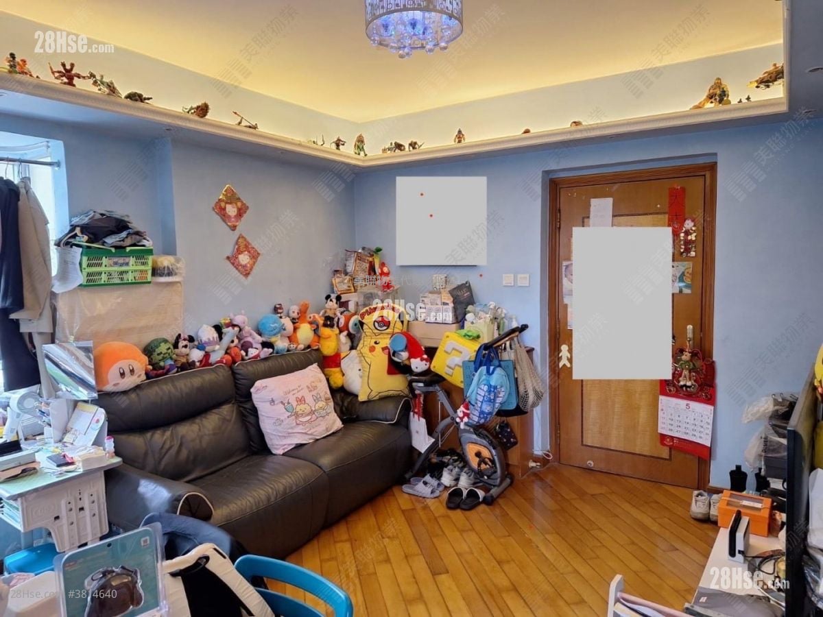 Kam Fung Garden Sell 2 Bedrooms 375 ft²