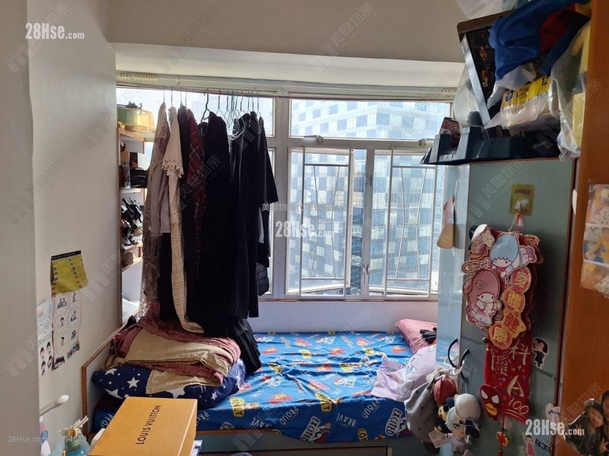 Kam Fung Garden Sell 2 Bedrooms 375 ft²