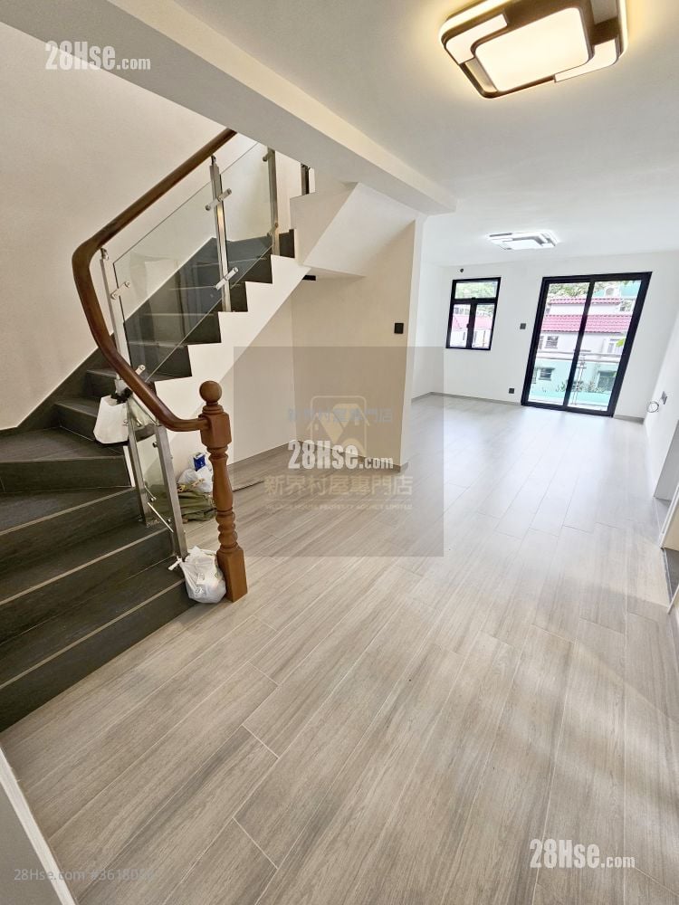 Village Sell 700 ft²