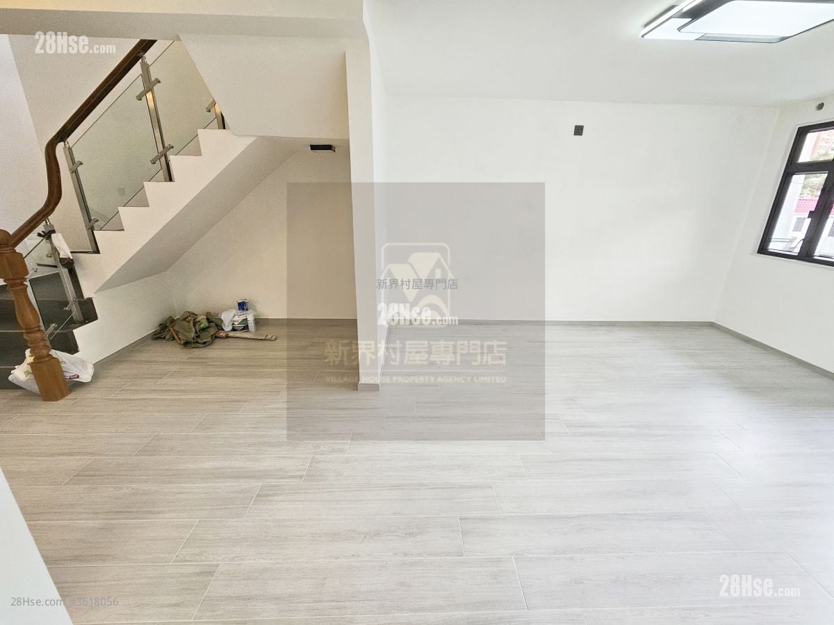 Village Sell 700 ft²