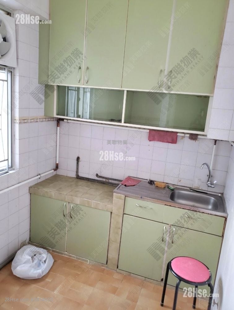 Kwai Fong Terrace Rental 2 Bedrooms , 1 Bathroom 415 ft²