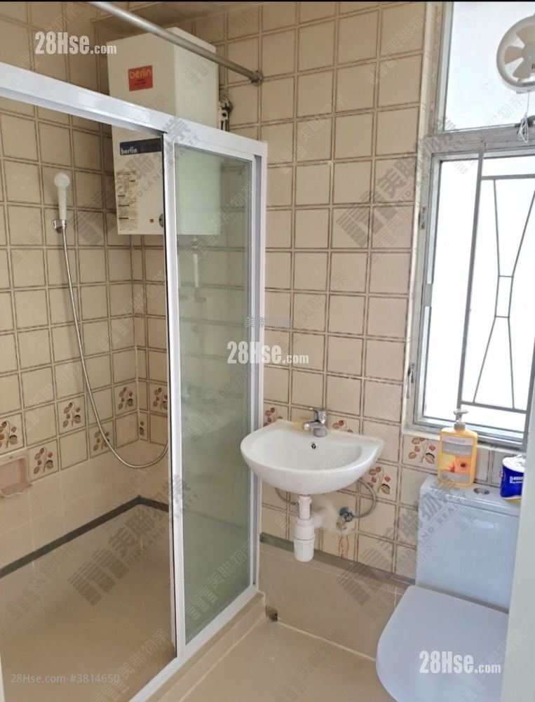 Kwai Fong Terrace Rental 2 Bedrooms , 1 Bathroom 415 ft²