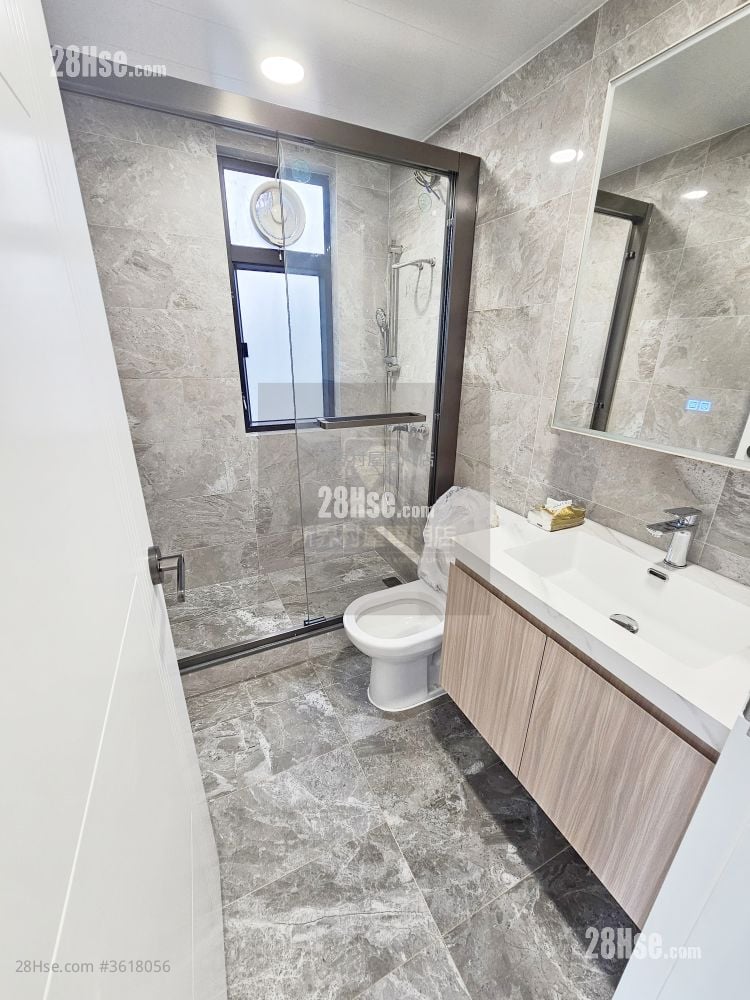 Village Sell 700 ft²