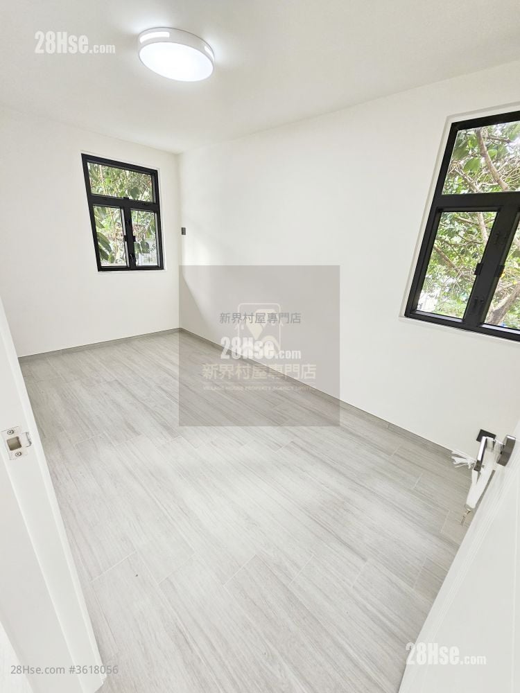 Village Sell 700 ft²