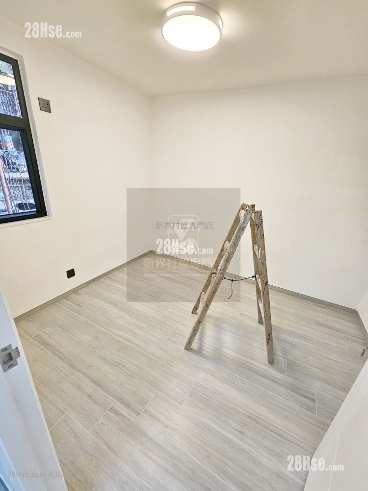 Village Sell 700 ft²