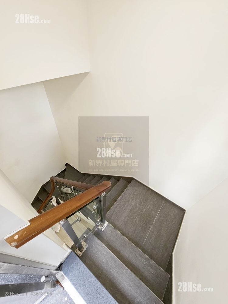 Village Sell 700 ft²