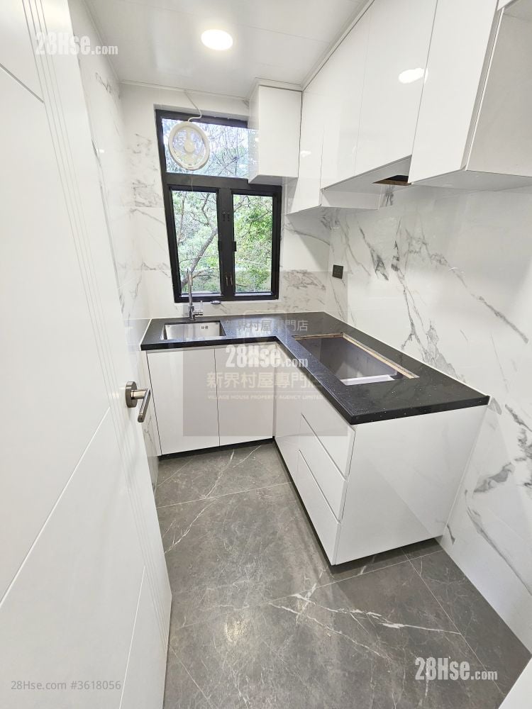 Village Sell 700 ft²