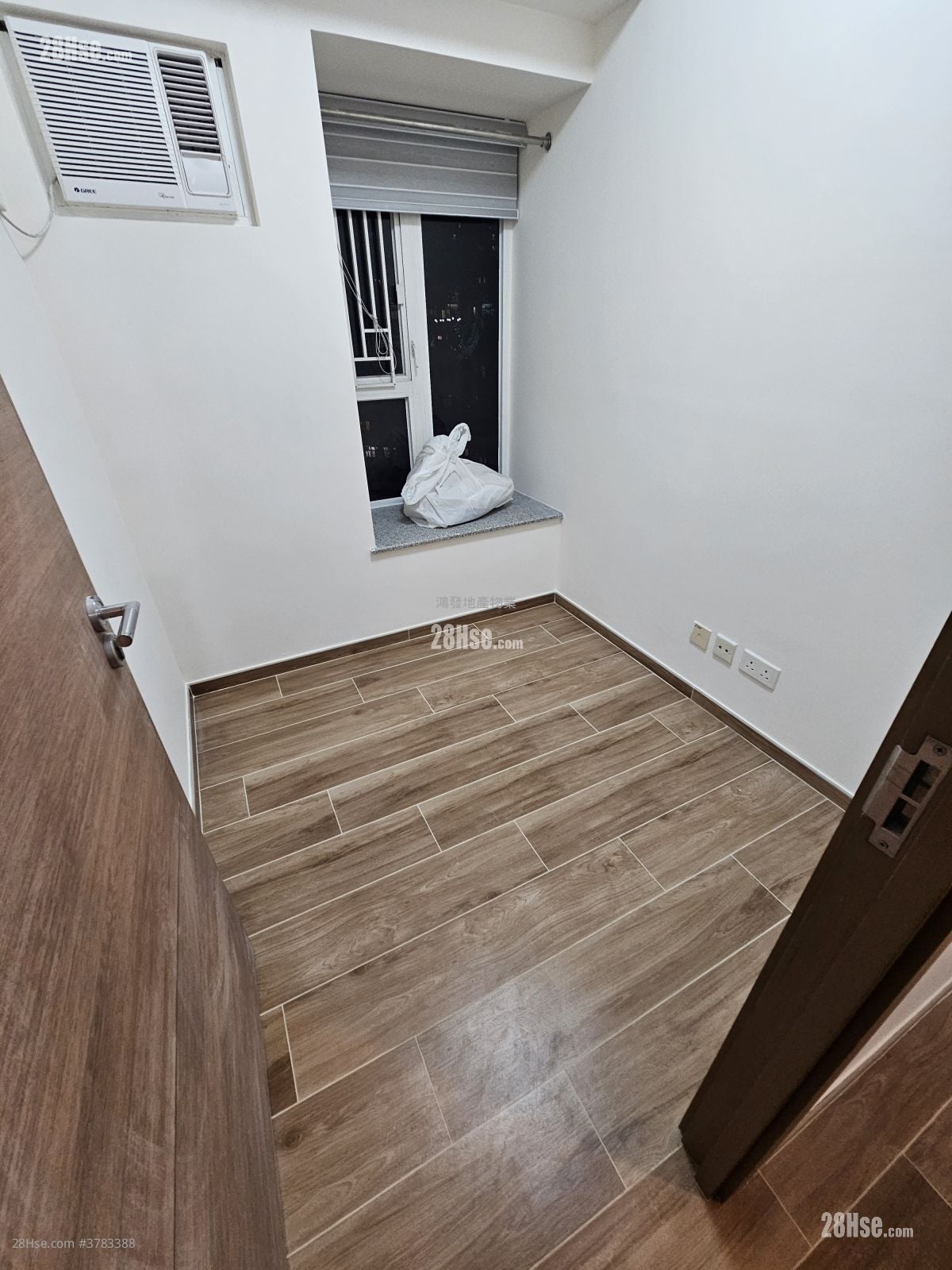 Metroregalia Rental 3 Bedrooms , 1 Bathroom 464 ft²