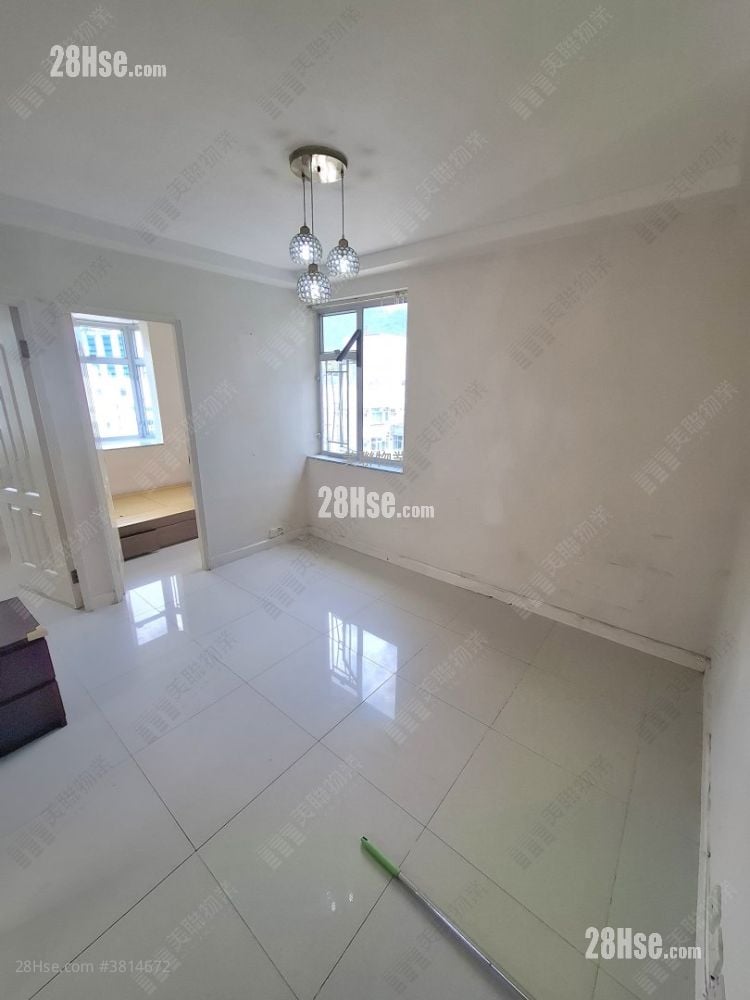 Kwai Fong Terrace Rental 2 Bedrooms , 1 Bathroom 397 ft²
