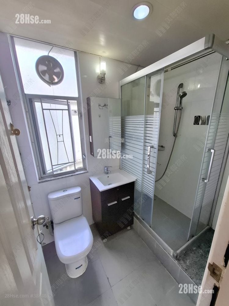 Kwai Fong Terrace Rental 2 Bedrooms , 1 Bathroom 397 ft²