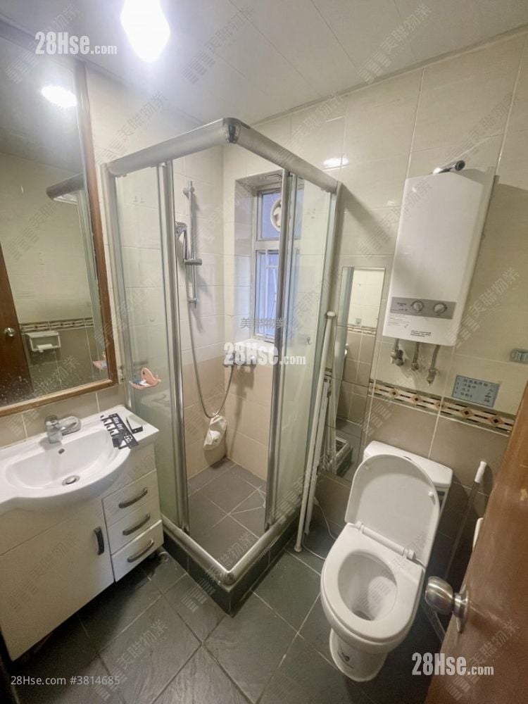 bathroom: Discovery Park Rental 3 Bedrooms , 2 Bathrooms 610 ft²