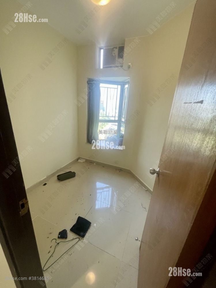 bedroom 3: Discovery Park Rental 3 Bedrooms , 2 Bathrooms 610 ft²