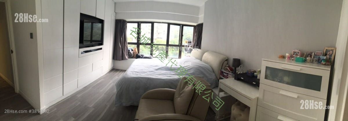 Parc Royale Sell 4 Bedrooms , 2 Bathrooms 1,241 ft²