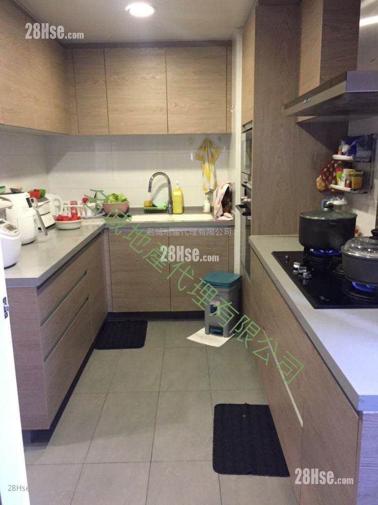 Parc Royale Sell 4 Bedrooms , 2 Bathrooms 1,241 ft²