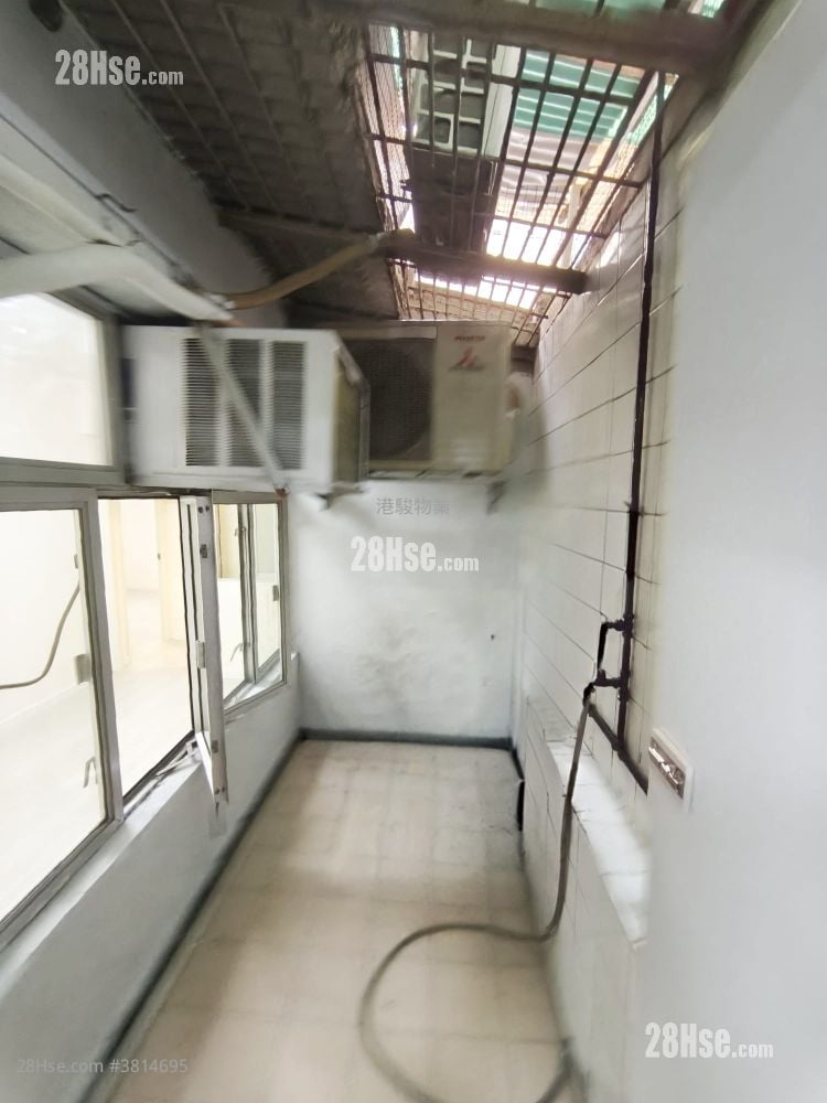 Nga Tsin Wai Road Rental 3 Bedrooms , 1 Bathroom 454 ft²