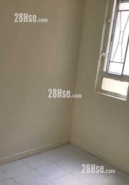 master room: 71 Prince Edward Road West Rental Studio , 1 Bathroom 100 ft²