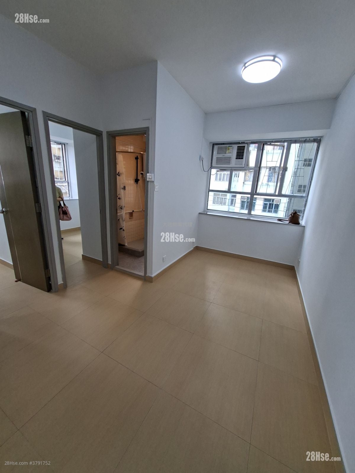 Fung Cheung Building Sell 2 Bedrooms , 1 Bathroom 333 ft²