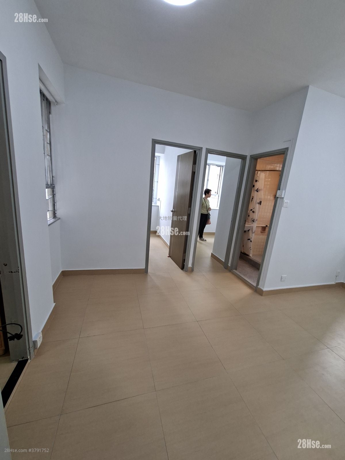 Fung Cheung Building Sell 2 Bedrooms , 1 Bathroom 333 ft²